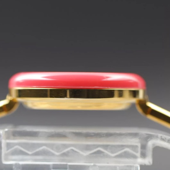 GUCCI ICONIC 14K Gold Plated LUXURY Statnent Watch - Picture 10 of 11